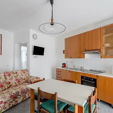 Marcellina Modern Apt With Private Parking! *