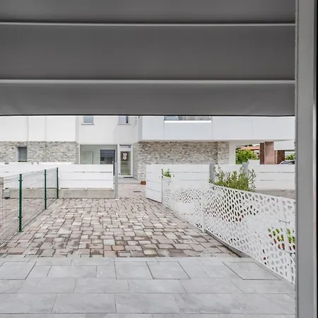 Marcellina Modern Apt With Private Parking! *